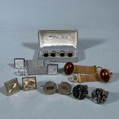 (6pc) CUFFLINKS & BUTTONS | Mixed lot of cufflinks & buttons including: golf cufflinks, gold-tone links, silver-tone links, and...