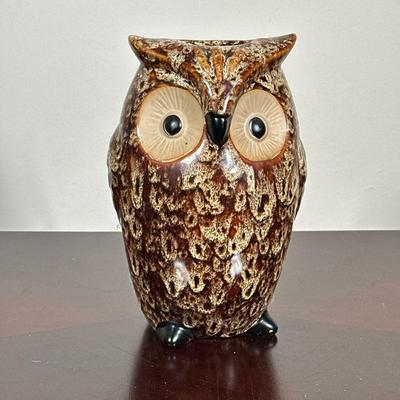 OWL FORM VASE | Glazed owl form vase. - h. 9 x w. 4 x l. 6 in

