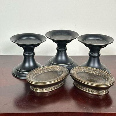 (5pc) PEDESTALS & OTHER | Including: 3 black pillar holders and 2 gilt pedestal display things. - h. 4.75 x dia. 4.5 in

