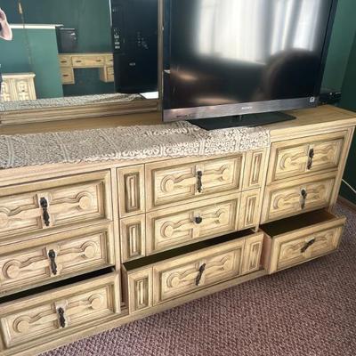 Hollywood regency furniture 