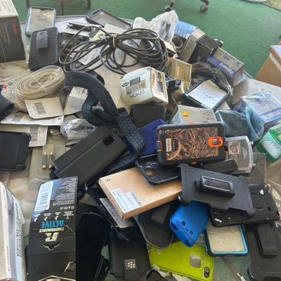 Cell phone cases ‘o plenty! 