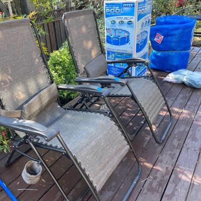 2 Outdoor chaiirs(new)