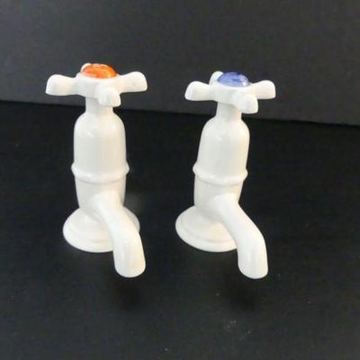 Vintage Sigma Tastesetter Hot (Salt) & Cold (Pepper) Faucet Salt & Pepper Shakers