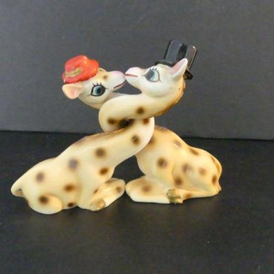 Vintage Kissing Giraffes Salt & Pepper Shakers