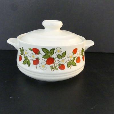 Vintage Sheffield "Strawberries N' Cream" 2-Quart Round Covered Casserole