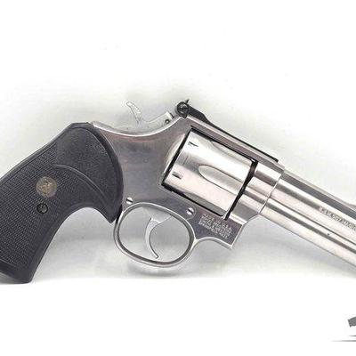 #300 • Smith & Wesson 686 .357 Double Action Revolver
