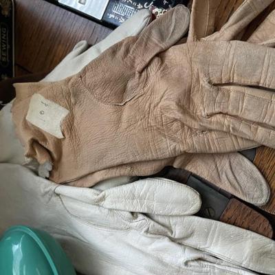 Gloves 