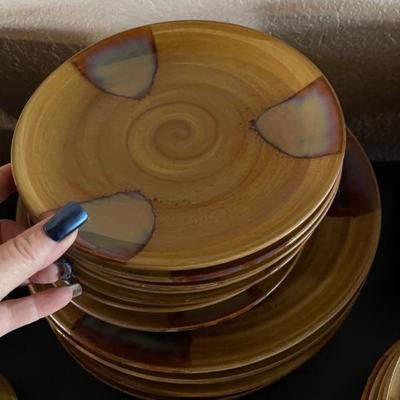 Pottery dishes 