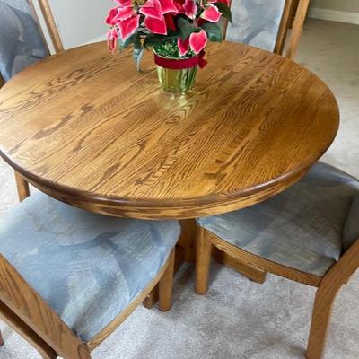 Round dining table 