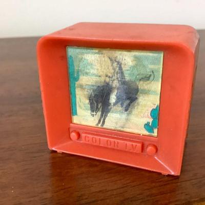 Lenticular pencil sharpener