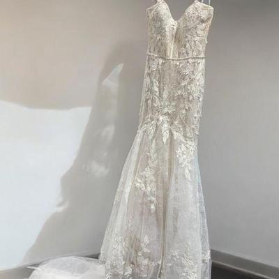 Lot 145 | Calla Blanche Size 12 Wedding Dress
