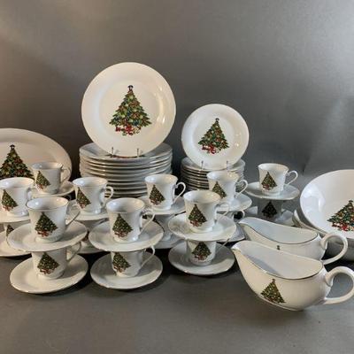 Sale Photo Thumbnail #7: Lot 11 | Christmas Tree Sea Gull Fine China Porcelain Set
