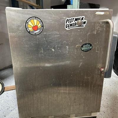 Lot 130 | Embraco Electric Mini Fridge
