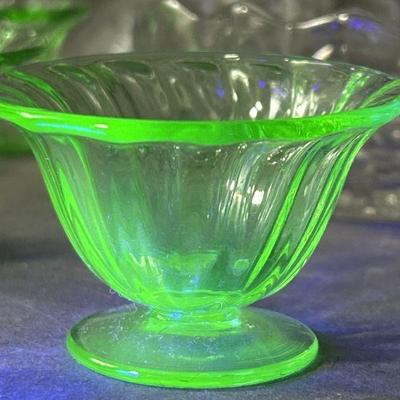 Lot 224 | Uranium Glass Tiny Bowls & American Ltd. Glass
