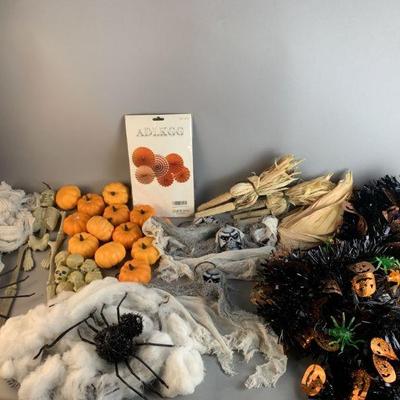 Lot 40 | Halloween & Harvest Decor
