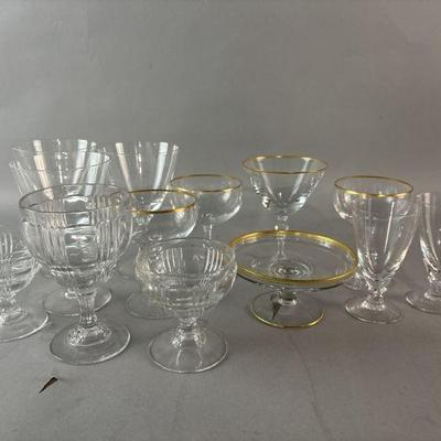 Lot 302 | Small Dessert Clear Glass Serving Plate & More
