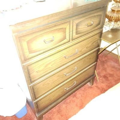 Short stack dresser