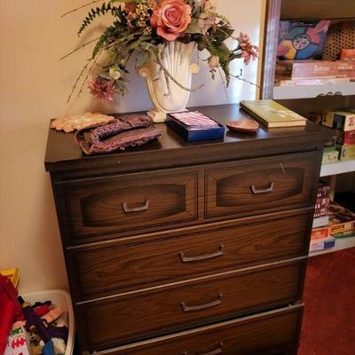 Short stack dresser
