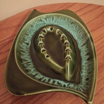 Mid-cent ash tray