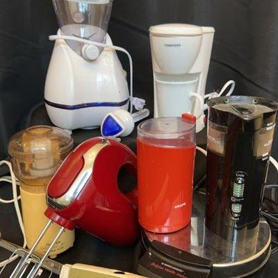 Mr. Coffee coffee grinder
Krupa coffee mill
Sunbeam Oskar Jr chopper plus 
Hamilton beach electric knife
Black and decker waffle maker...