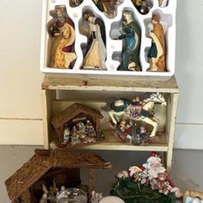 Nativity Set Trio With Figurines