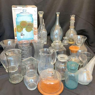 Includes Barragnina wine/oil/vinegar dispenser
Vtg French decanter 4 chambers
Glass oil and vinegar dispenser
Wine decanter
Cheese tray w...
