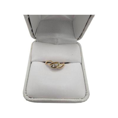 Lot 220 10k Diamond Ring Sz 3 Weight 1.31 grams (includes stone) Estimated Melt Value: $46.32 as of (1/5/25) (includes stone) Buyer is...
