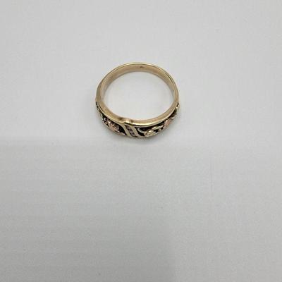 10k Black Hills Gold Women Leaf Motief Ring Sz 10 Hallmark: C.CO / 10k Weight: 4.36   Estimated Melt Value: $153.95  as of (12/26/2024)...