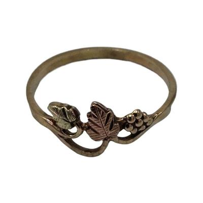 Lot 209 10k Black Leaf Gold Ring Sz 6 Hallmark CCO Weight .76 gram Estimated Melt Value: $35.36 as of (1/4/25) Buyer is responsible to...