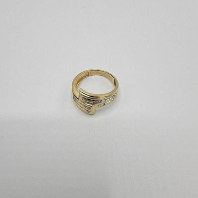  10k Diamond Ring Sz 7 Weight 3.39 includes stones Hallmark:  Estimated Melt Value: $ 119.67 as of (12/26/2024) Buyer is responsible to...