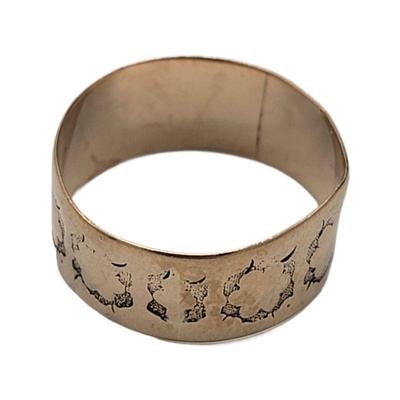 Lot 78
10k Gold Band Sz 7  Grams 2.43   Estimated Melt Value: Total gold value is $86.69 1/13/2025 Buyer responsible for shipping. 