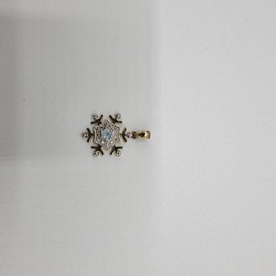 Lot 146
Snowflake Charm Gold over Sterling 925 Sterling/ Light Blue Stone with Diamond Accent L x W: L 2.5cm  W 1.9cm Weight: 1.87 grams...