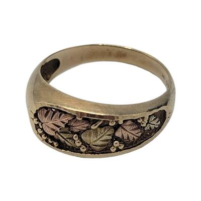 Lot 61 14k Gold Ring w/ Accent Leaves (Multi Color) Hallmark: CCO/14k Weight 4.26 Grams Estimated Melt Value: $209.59  as of (1/5/2025)...