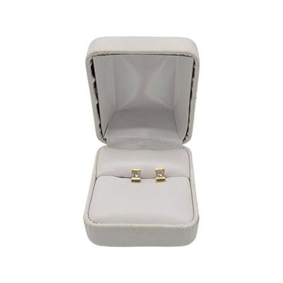 14k Earrings Weight 1.62 grams (with stones) Estimated Melt Value: $80.70 as of (1/2/25) (including stones) Buyer is responsible to pay...