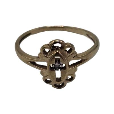 Lot 211
10k Commumium Ring Sz 3 Weight 0.96 grams (includes stone) Estimated Melt Value: $33.95 as of (1/5/25) (includes stone) Buyer is...