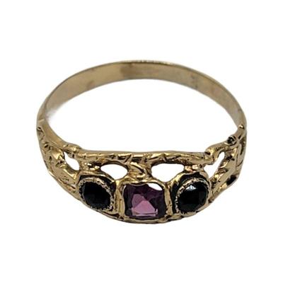 Lot 76
Gold Ring Amethyst & Onyx Stones Sz 6.75 Grams 1.72   Buyer is responsible to pay for Shipping (See Shipping Details)...