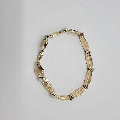 Lot 106
10k Gold Segmented Double Bar Turkish Bracelet  L 18.5cm x W 7mm Hallmark: Turkey / 417 / 10k Weight: 5.24 Grams  Estimated Melt...