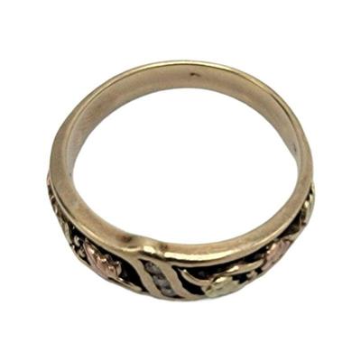 Lot 104
10k Black Hills Gold Women Leaf Motief Ring Sz 10 Hallmark: C.CO / 10k Weight: 4.36   Estimated Melt Value: $153.95  as of...