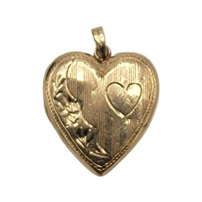 Lot 100
10k Gold Heart Charm L 2.5cmx W 2cm x H 2mm Weight: 2.27 Grams Estimated Melt Value: $80.12 as of (12/26/2024) Buyer is...