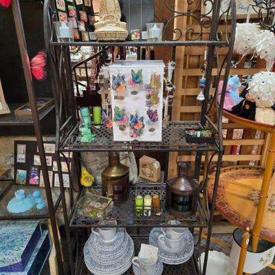 Window catchers, magnets