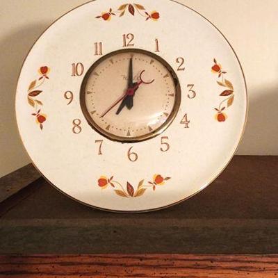 Hall China Jewel tea autumn leaf collection Round Clock