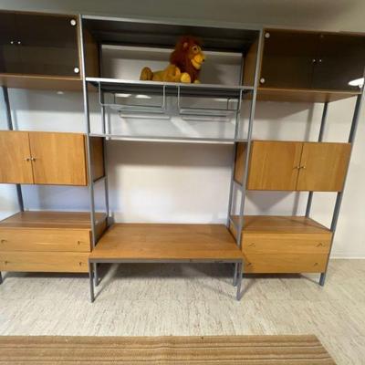 Entertainment center