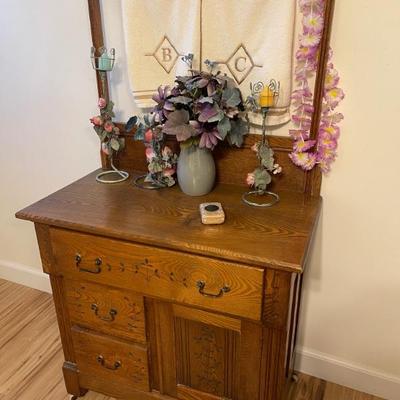 Antique wash basin 