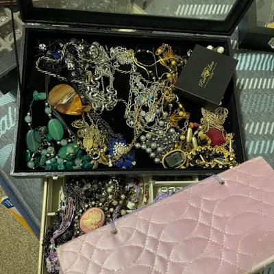 Costume jewelry 