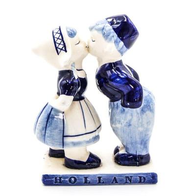 Vintage Delft Holland Boy & Girl Kissing Figurine