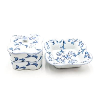 White & Blue 4-Piece Stacking Dishes w/Lid
