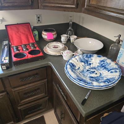 18th century blue&white serving bowl set