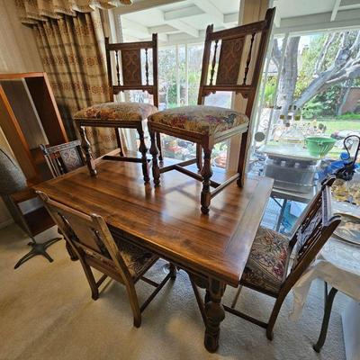 Gorgeous Ornate Antique Berkey & Gay Draw Leaf Dining Table & chairs.