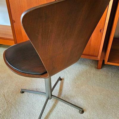 Danish Modern Walnut Bentwood & Leather Swiveling Chair.