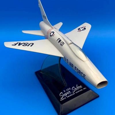 Model: NAA Super Sabre F-100 Jet - Topping